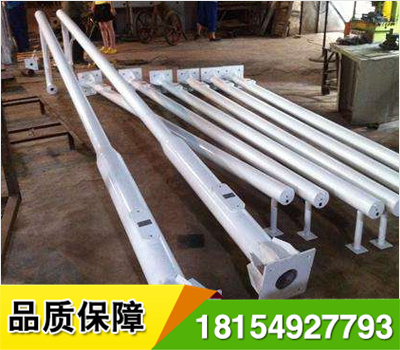 立桿、F桿良好的安全設(shè)施系統(tǒng)應(yīng)具有交通管理,安全防護(hù),交通誘導(dǎo),隔離封閉,防止眩光等多種功能.